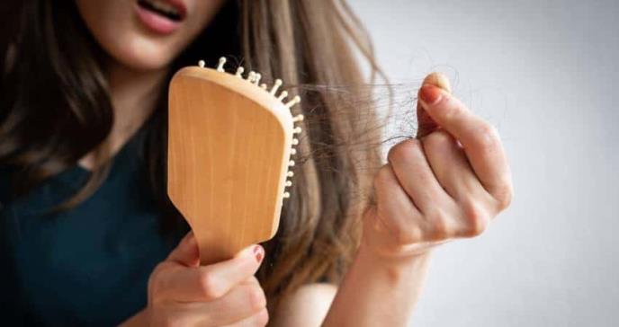 Caída excesiva del cabello durante el embarazo, ¿por qué sucede?